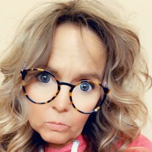 Meet your Posher, Laurie